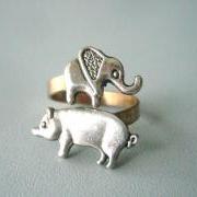 Silver piggy ring with an elephant, elephant ring, adjustable ring, animal ring